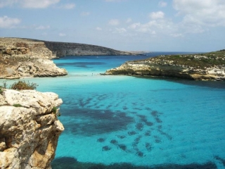 Туристы не хотят ехать на остров Лампедуза из-за притока нелегалов