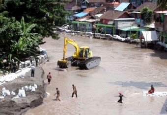 Борьба за очистку рек в Индонезии: кто победит?