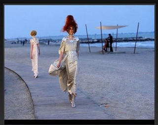 На гламурный пляж Лидо в Венеции теперь могут протиснуться обычные туристы