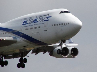 Пассажиры отведают Пять цветов утра перед приземлением в аэропорту Израиля