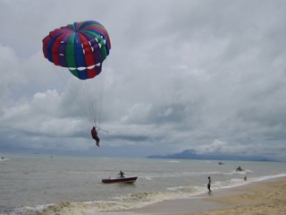 Пляжи Пенанга опустели после запрета водных видов спорта