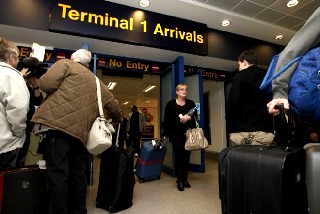 Аэропорт Манчестера частично закрыт из-за угрозы взрыва