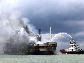 В Индонезии сгорело речное судно с 550 пассажирами на борту