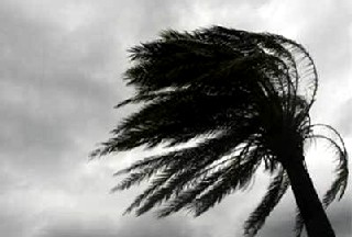 Ураган Рина ударил по Карибскому побережью Мексики, туристы эвакуированы