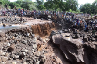 Массивный оползень перекрыл основные маршруты сафари в Танзании