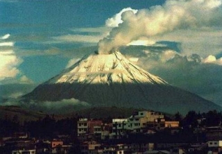 В Эквадоре после серии землетрясений проснулся вулкан-колосс Тунгурауа