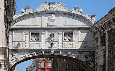 Знаменитый Мост Вздохов в Венеции открыт после реставрации