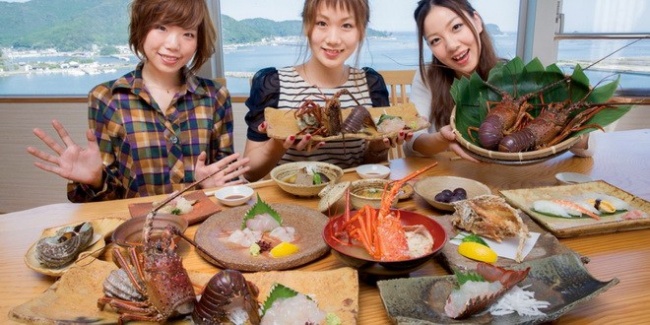В Японии пройдут сразу два фестиваля - один посвящён лангустам, а второй — рыбе