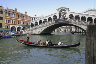 Венеция планирует отреставрировать мост Риальто