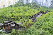 Длиннейший в мире эскалатор для туристов появился в <a href=/china/>Китае</a>