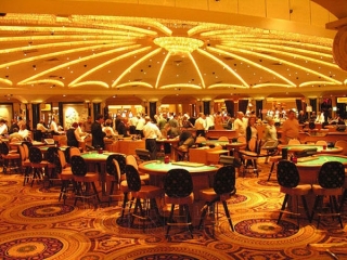Сингапур собирается завлекать туристов азартными играми