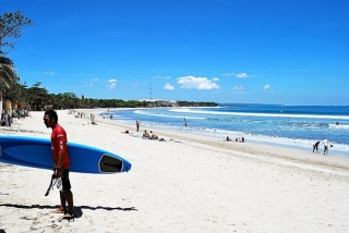 Туристам Бали не рекомендуют купаться в море из-за вредной микрофлоры