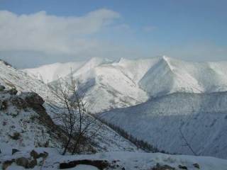 Снежная лавина обрушилась на туристов в Бурятии 