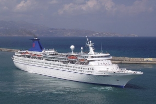 Пассажиры круизного лайнера были эвакуированы на мексиканский курорт