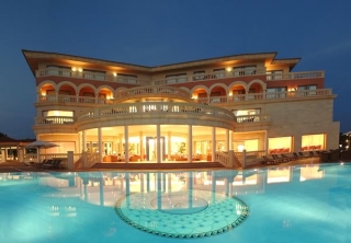 Отели <a href=/spain/>Испании</a> терпят убытки из-за запрета на курение