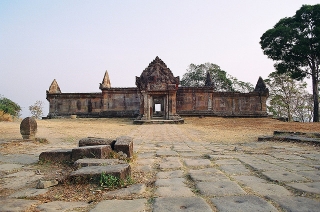 Находиться в районе храма Преахвихеа опасно для туристов