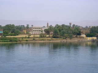 Пассажирский автобус упал в Нил в Египте: есть жертвы