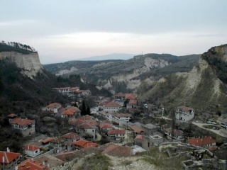 Болгарский городок Мельник просит помощи у туристов