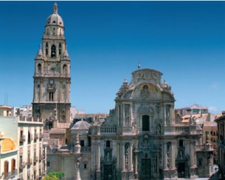 В популярной среди туристов Мурсии боятся повторных землетрясений