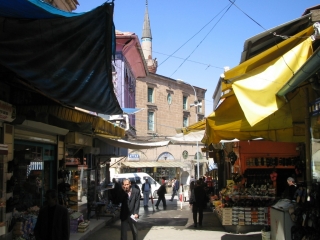 Сильное землетрясение в Турции привело к человеческим жертвам