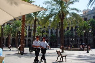 Туристам Барселоны все еще угрожают лже-полицейские