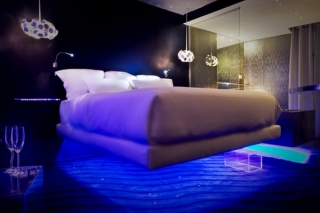 Необычный отель Seven в Париже