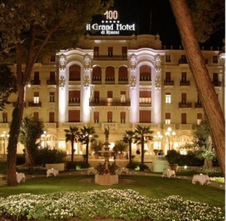 Скандал в благородном семействе: в лучших отелях <a href=/italy/rimini/>Римини</a> проходят аресты портье, обвиняемых в воровстве и сутенерстве