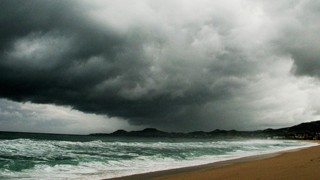 Свирепый ураган Беатрис обрушился на Акапулько: есть жертвы