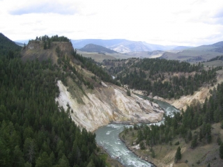 Река Йеллоустоун в США