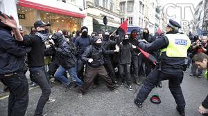 МИД РФ советует не ехать в Лондон: здесь раздевают и грабят на улицах