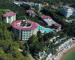 Россияне массово травятся в одном из отелей <a href=/turkey/>Турции</a> весь август