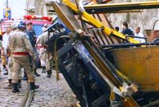 В Рио-де-Жанейро сошел с рельсов туристический прогулочный трамвай