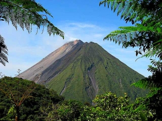 На вулканы Коста-Рики теперь можно взглянуть с высоты птичьего полета