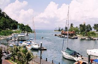 Малазийский курорт Лангкави предлагает лодочные экскурсии для детей