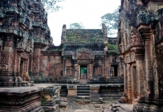 В Камбодже наводнение, туристы эвакуированы из Ангкора