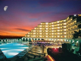 Жители Антальи с топорами напали на пятизвездочный отель