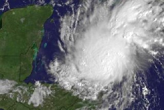 Ураган ''Рина'', возникший в Карибском бассейне, набирает силу