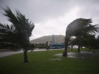 В Кинтана-Роо объявлена тревога, тысячи туристов до сих пор не эвакуированы