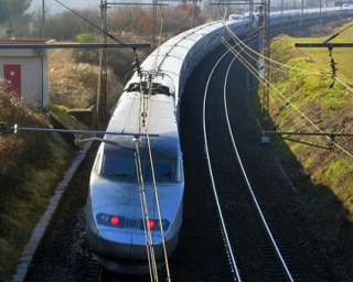 Стечение обстоятельств заставило 600 пассажиров во Франции провести сутки в поезде 