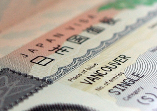 Япония собирается отменить визовые сборы для некоторых туристов