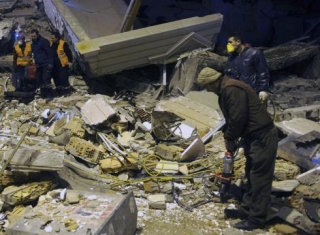 Два отеля рухнули в Турции из-за нового землетрясения