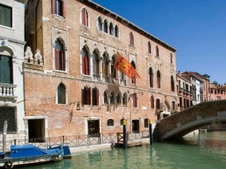 В ноябре больше всего подешевели отели <a href=/italy/>Италии</a>