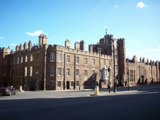 Туристы смогут поселиться в замке королевы Англии