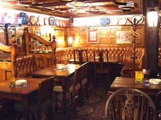 В барах Англии не доливают пиво