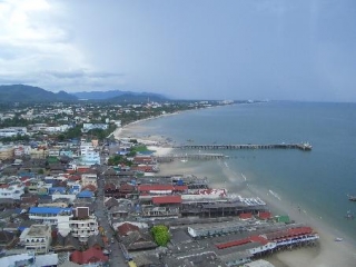 Сильный шторм обрушился на старейший курорт <a href=/thailand/>Таиланда</a>