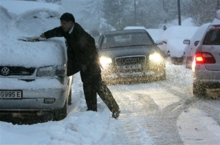 Австрию парализовали снегопады: тысячи туристов застряли на курортах