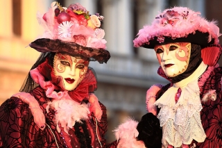 Костюмированный карнавал стартовал в Аргентине