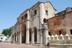 Колониальная архитектура Доминиканы опасна для туристов и местных жителей