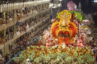 Беспорядки не мешают празднику: в Бразилии начался пышный карнавал