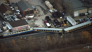 Туристический поезд сошел с рельс в Канаде